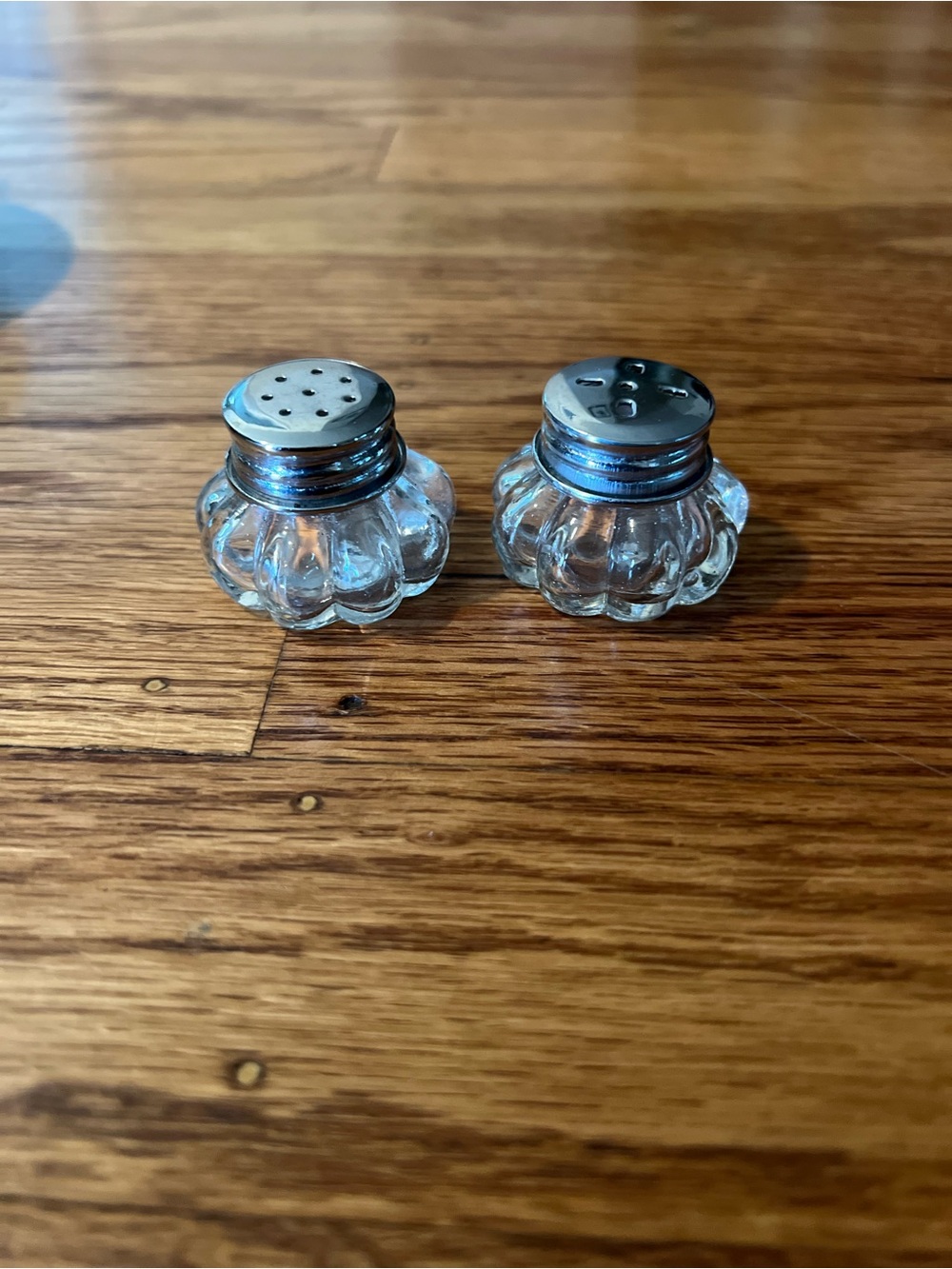 Vintage 1980s Clear Glass Salt and Pepper Shakers - Set of 2